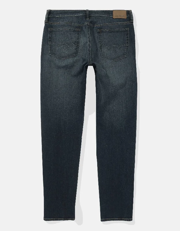 Elegant Men's JeansAE AirFlex+ Relaxed Slim Jean