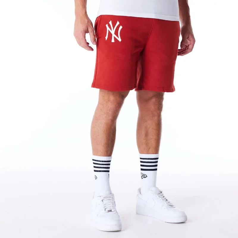 Men's Pants with Ripped and Distressed DetailsNew York Yankees League Essential Red Shorts