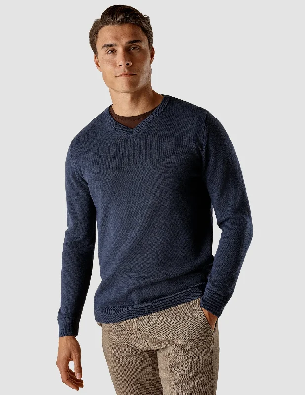 Men's Sweaters with High-Low HemlinesFine Knit V-neck Navy