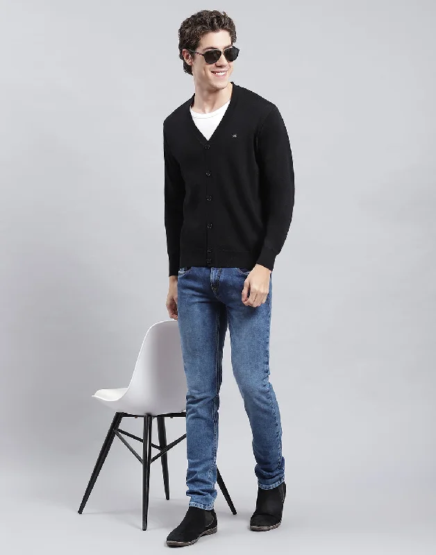 Men's Sweaters with Herringbone PatternsMen Black Solid V Neck Full Sleeve Cardigan