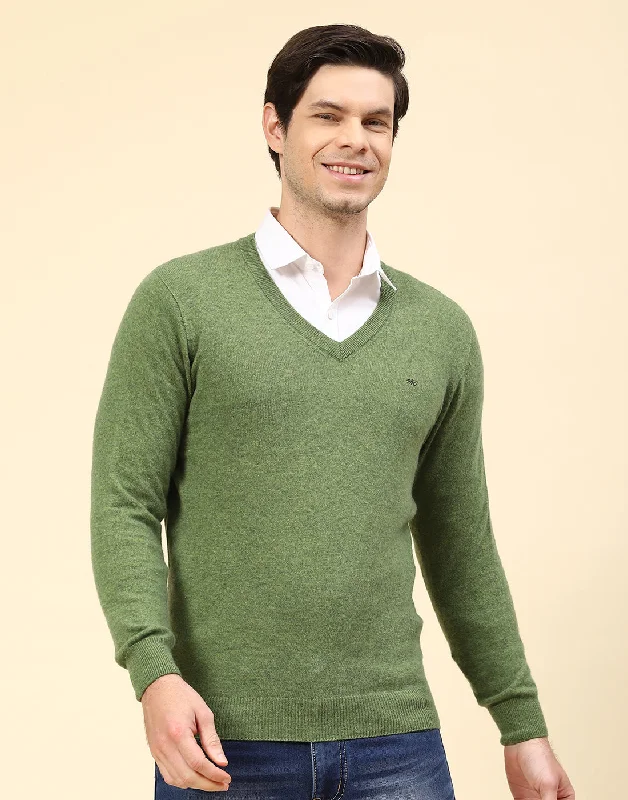 Versatile Men's Zip-Up SweatersMen Green Solid V Neck Full Sleeve Pullover