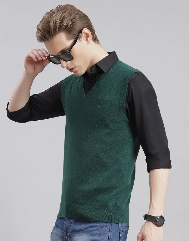 Men's Sweaters with Dropped ShouldersMen Green Solid V Neck Sleeveless Sweater