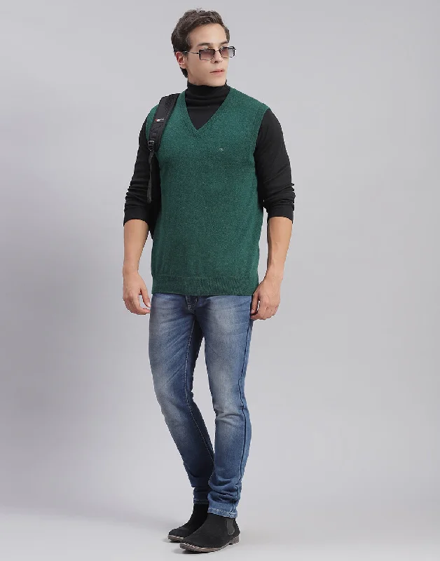 Men's Sweaters for Outdoor ActivitiesMen Green Solid V Neck Sleeveless Sweater