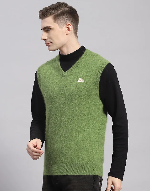 Men's Sweaters with Long SleevesMen Green Solid V Neck Sleeveless Sweater