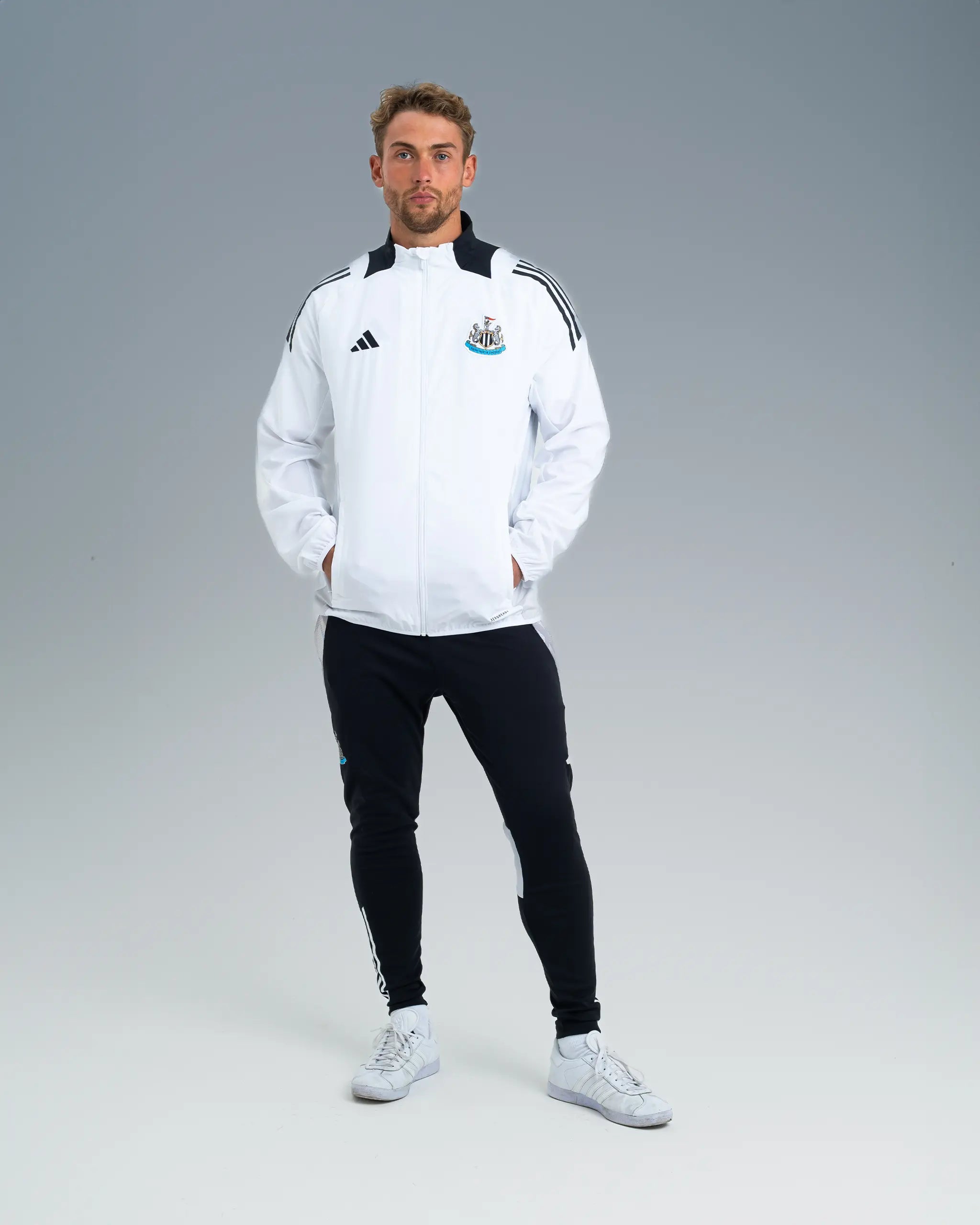 Men's Coats with Multi-Pocket DesignNewcastle United adidas Coach's Competition Presentation Jacket